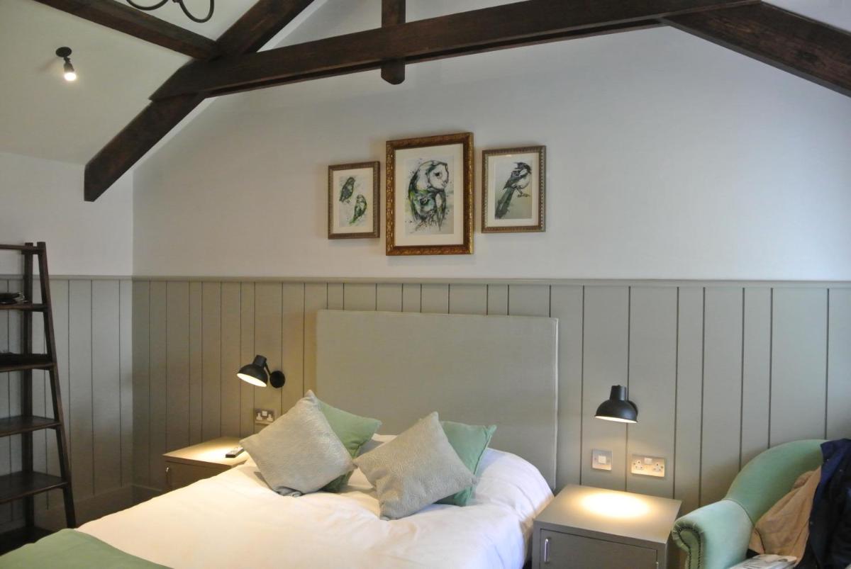 The Crown Pub, Dining & Rooms - Housity