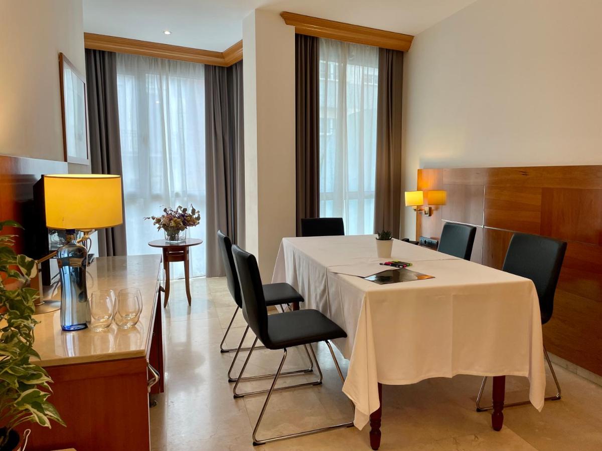 Hotel Calasanz - Housity