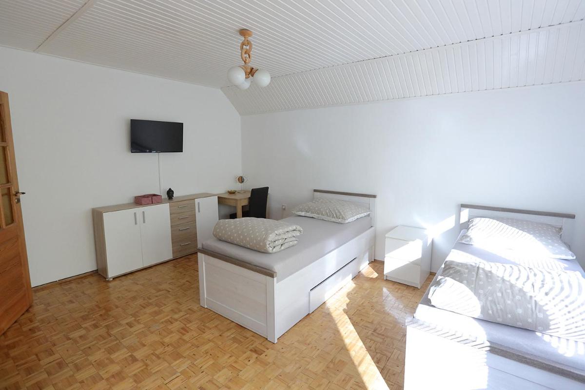 KURP - Pokoje Gościnne, Noclegi - Housity