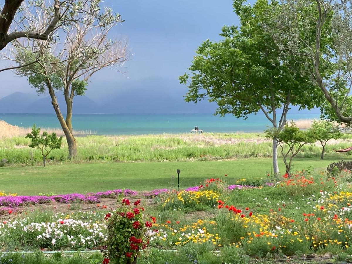 Perfect Lakefront Home on Iznik Lake Bursa - Housity