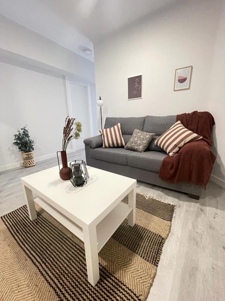 Apartamento la Paz WIFI y confort by apartamentos Logrono org - Housity