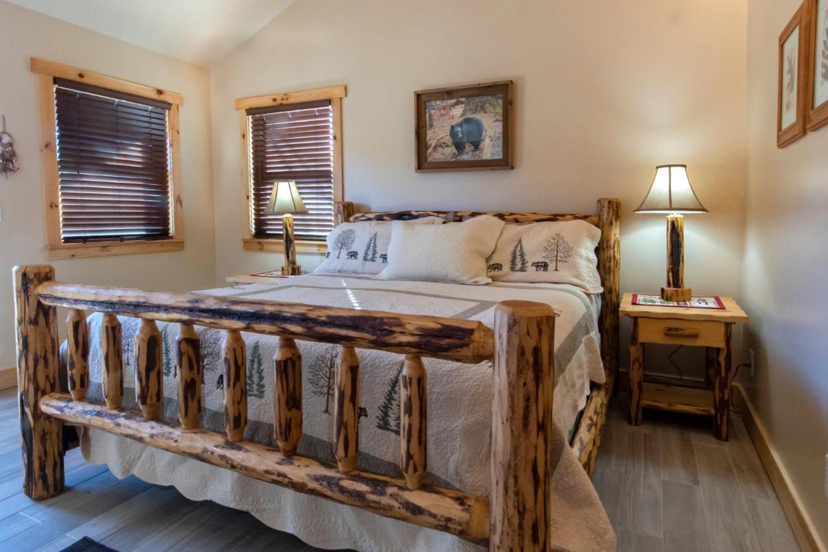 Calhoun House Inn & Suites - Housity