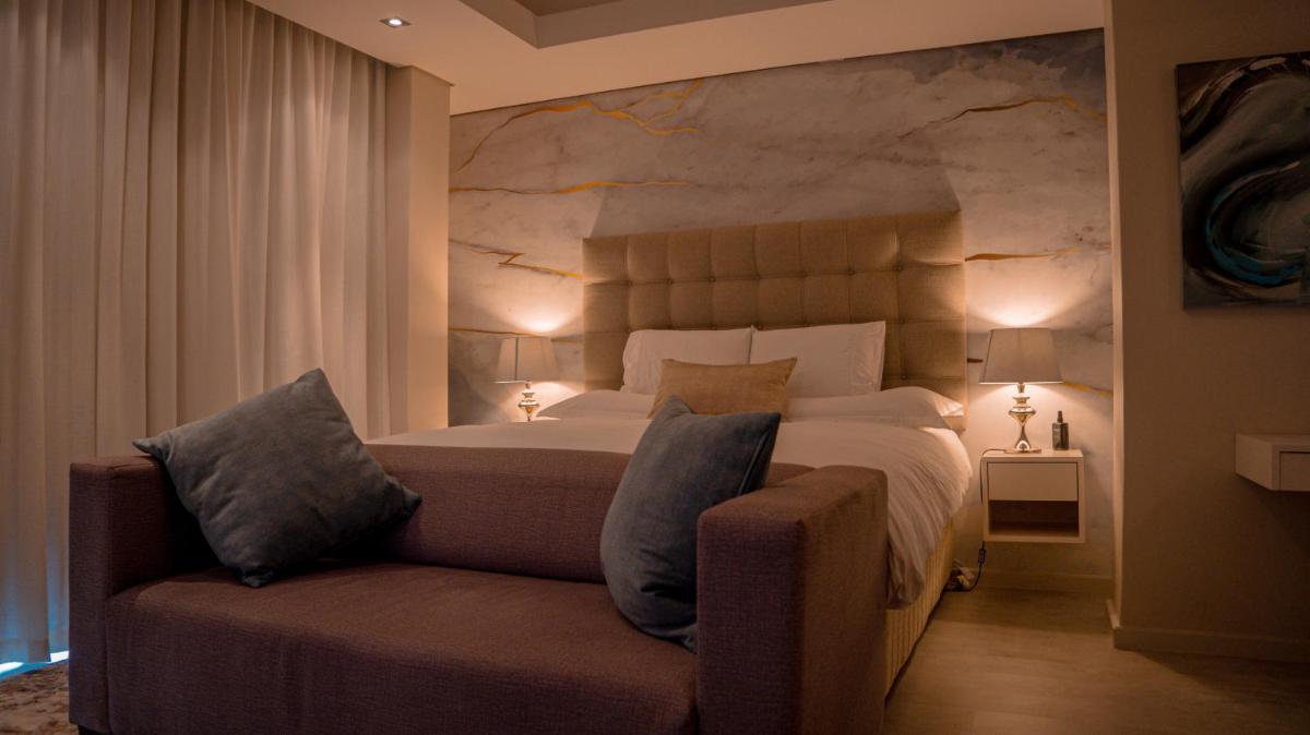 212 Crystal Towers Residence - Superior Studio Apartment - Housity