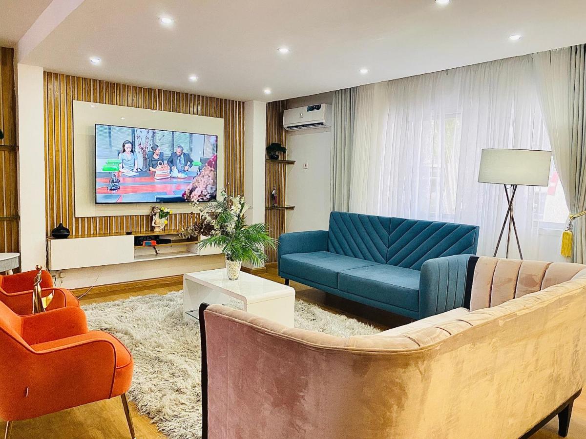 1677 Mayfair Apartment - Housity