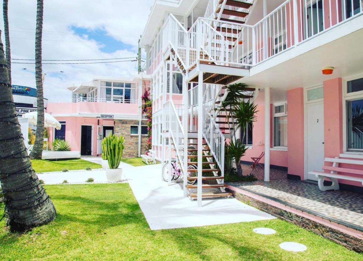 The Pink Hotel Coolangatta - Housity