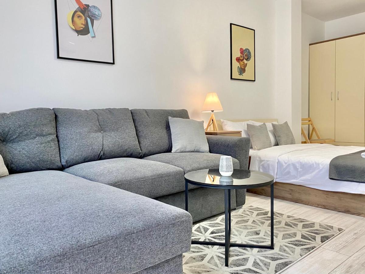 Top Location Apartment with 2Bath for 6 Guests - Housity