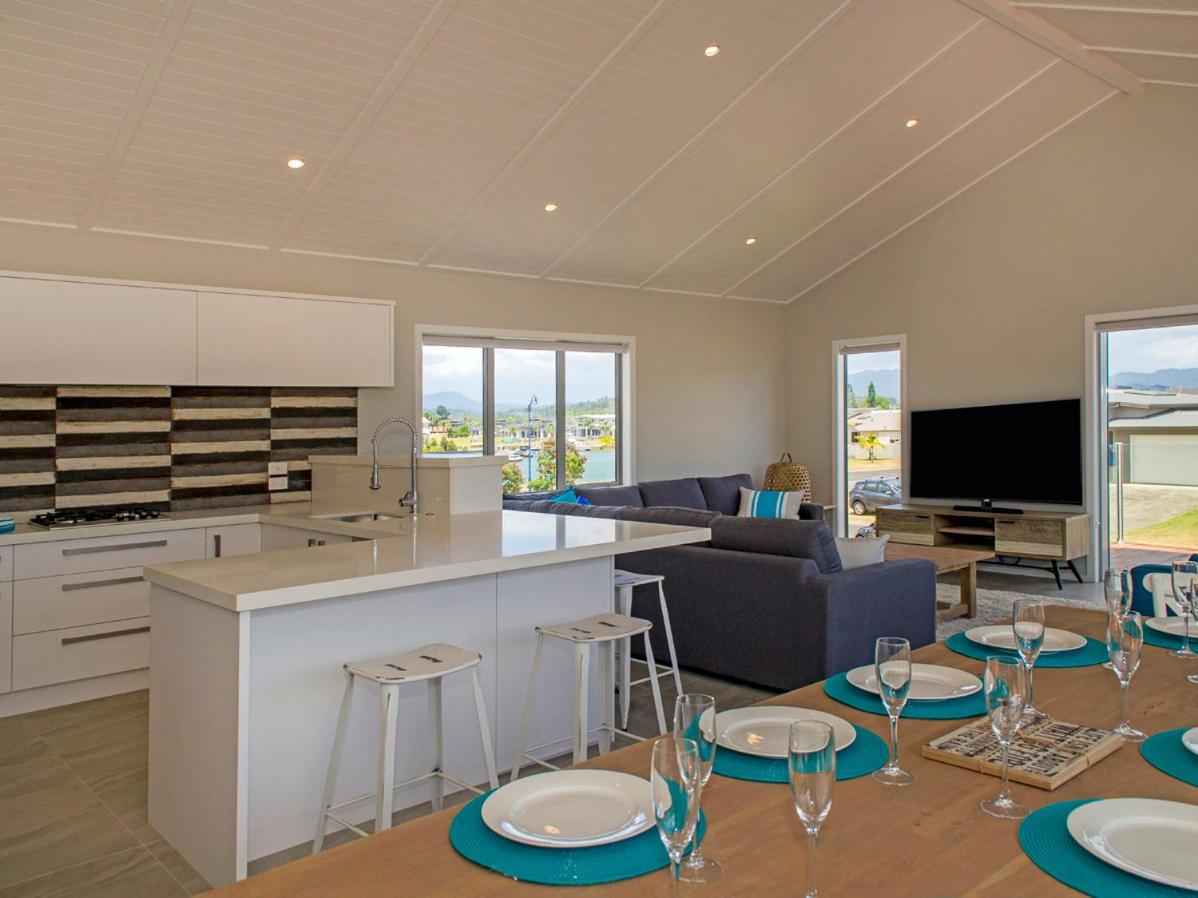 Tattletails Rest - Whitianga Holiday House - Housity