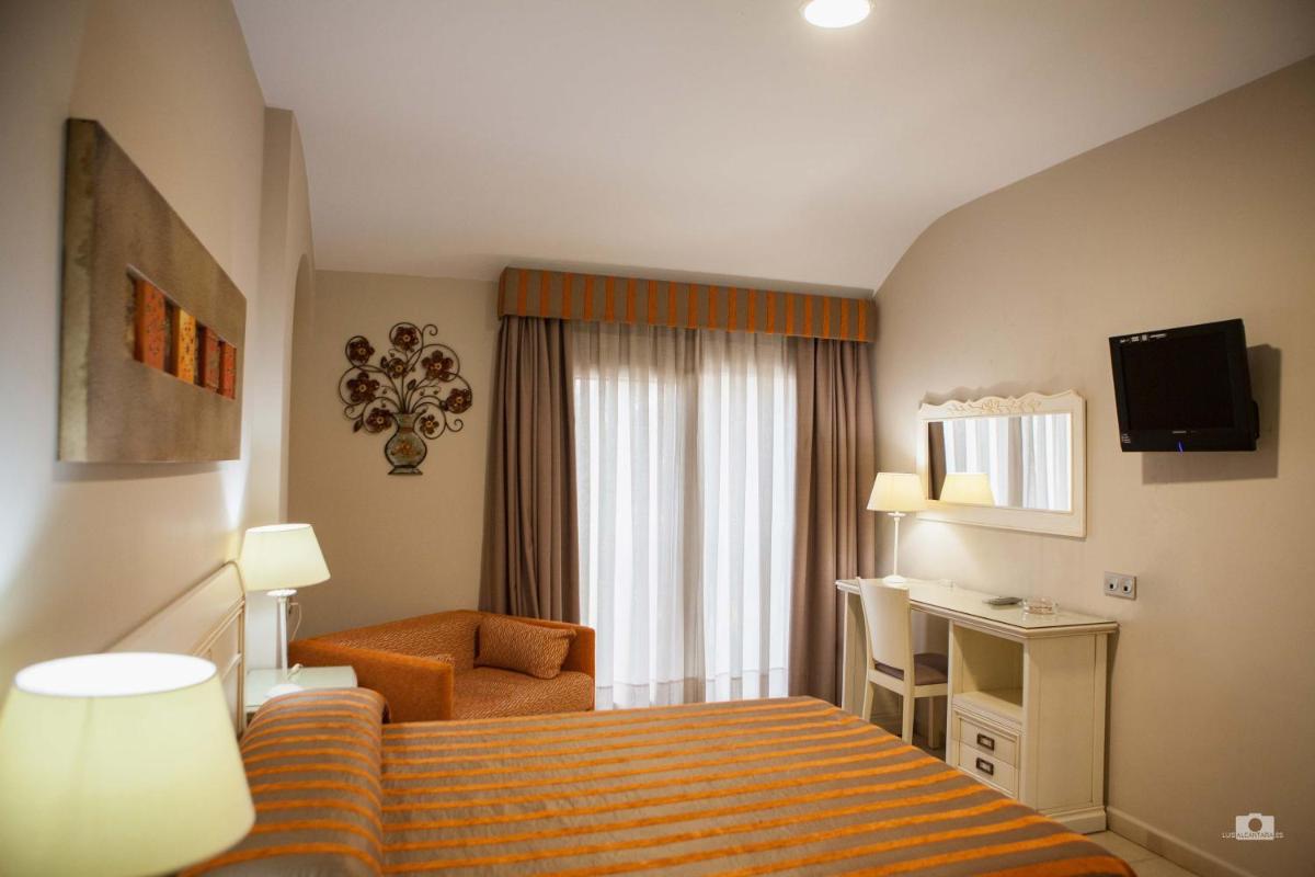 Hotel Versalles - Housity