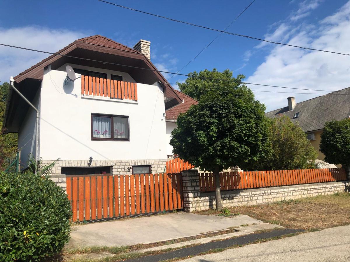 Balatoni Family House - Housity