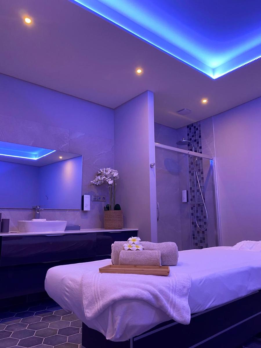 Un ou plusieurs lits dans un hébergement de l'établissement Hôtel Spa Marotte
