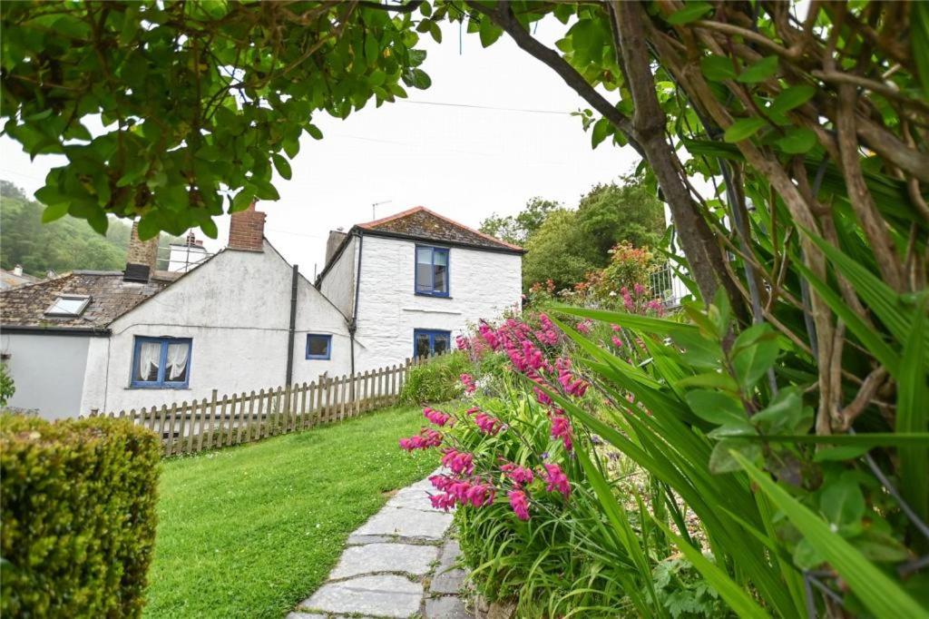Cosy Bake Cottage, Great Location in Looe, Cornwall - Housity