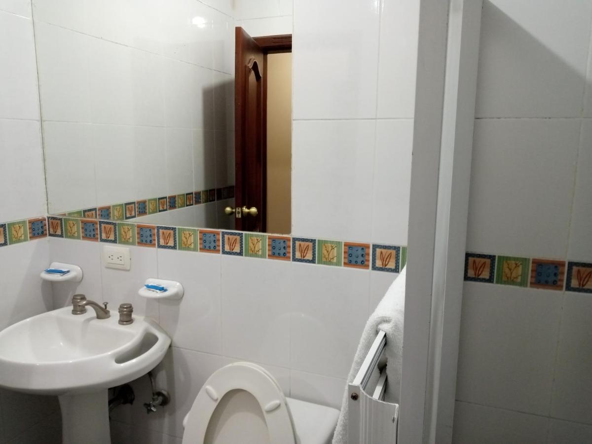 Hostal EL CALLEJÓN - Housity