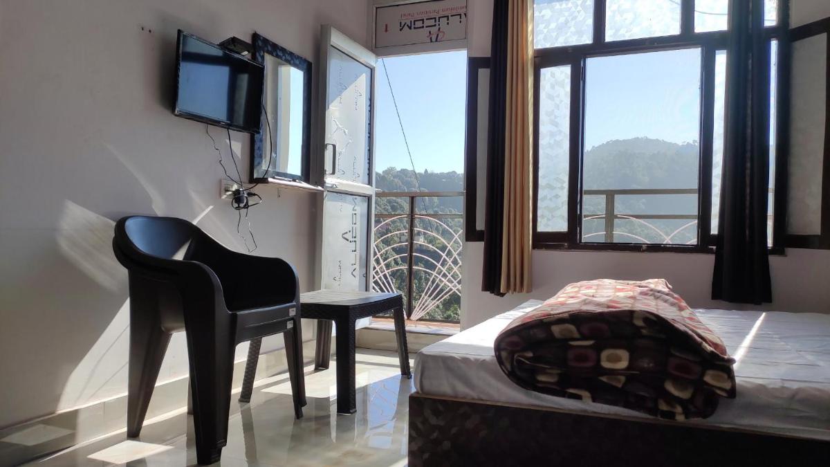 Royal's Home Stay - Housity