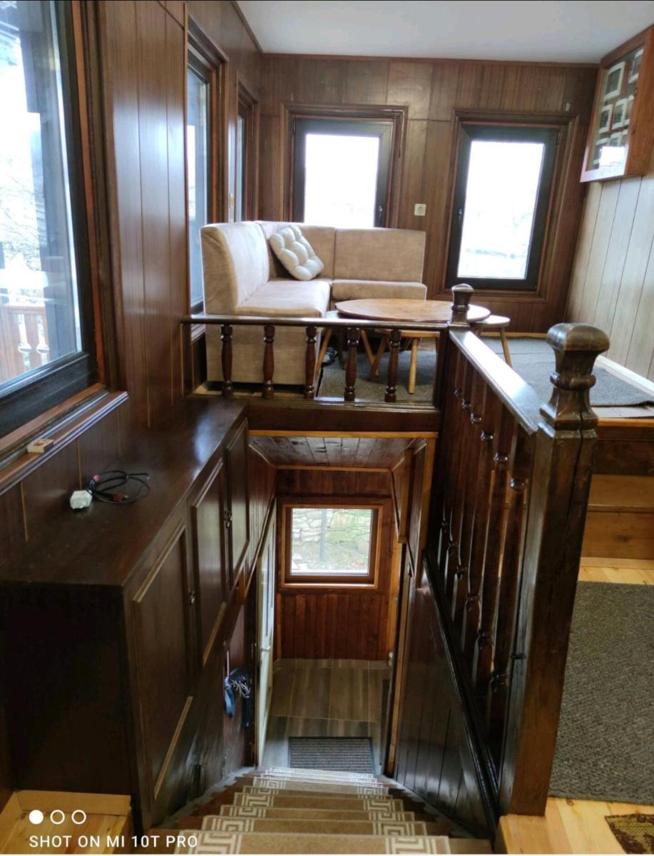 Gradpa Dobry's House - Housity