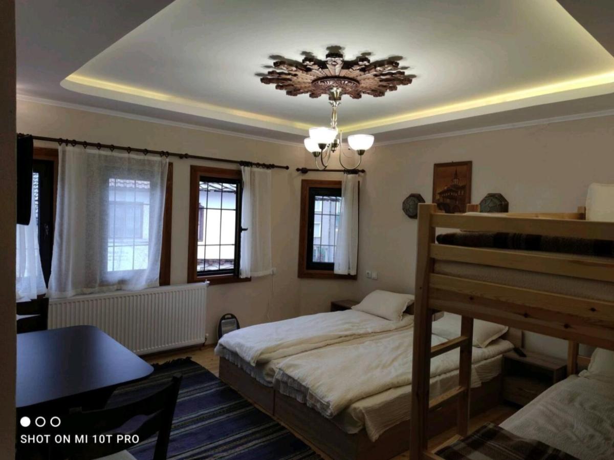 Gradpa Dobry's House - Housity