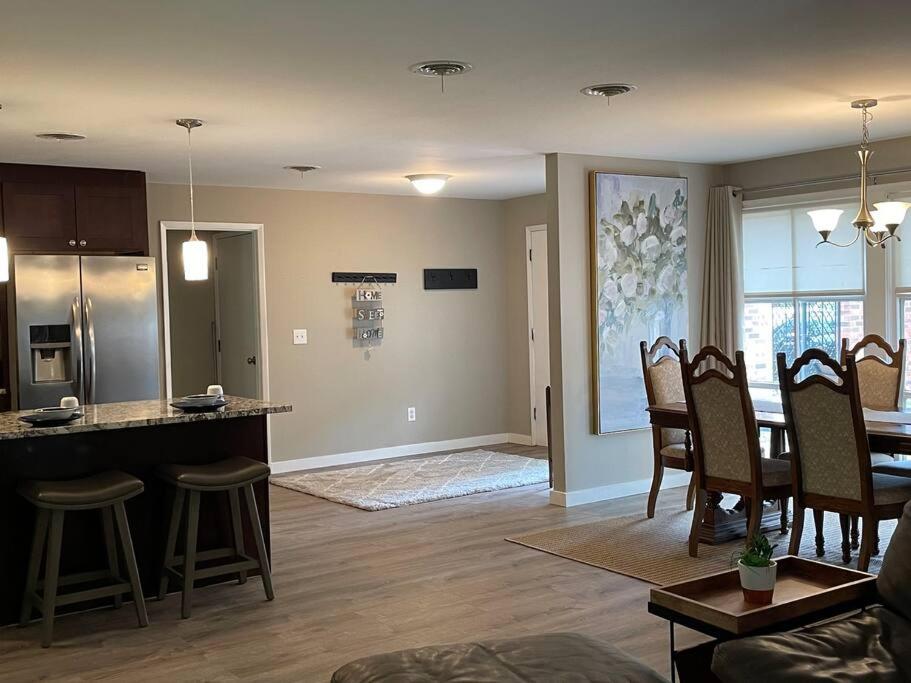 Comfortable 4 bedroom/spacious ranch home. - Housity