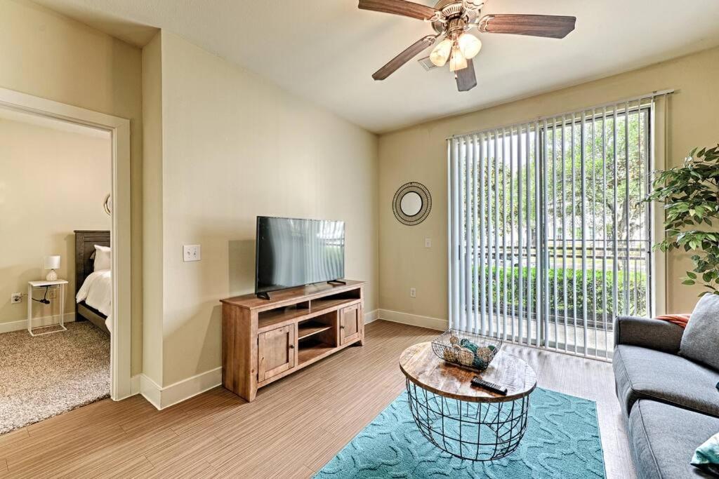 1 BR Dallas Suite,Central Location for activities - Housity