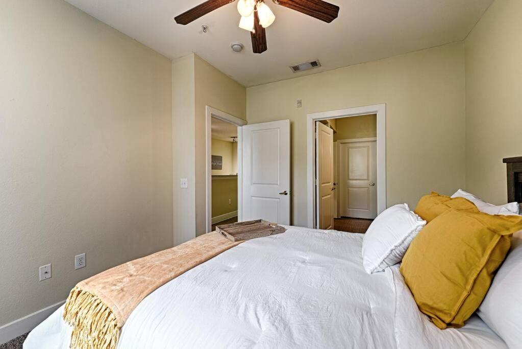 1 BR Dallas Suite,Central Location for activities - Housity