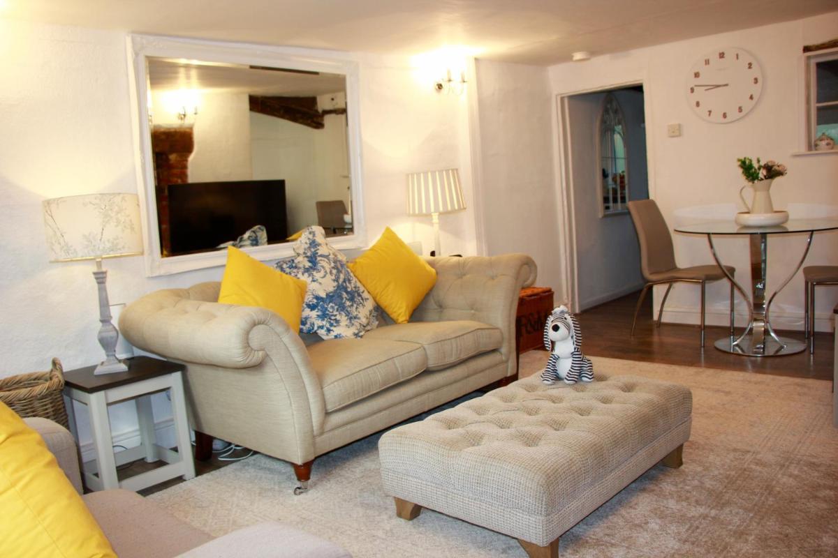 Romantic* Castle on the Hill Cottage *Framlingham - Housity