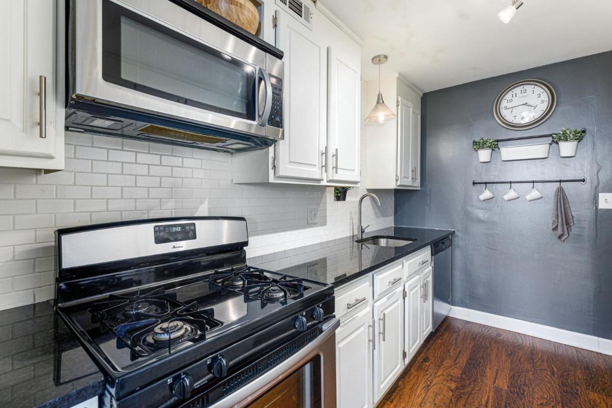 1406 Spacious modern, Fast WiFi, 1 FREE Parking - Housity
