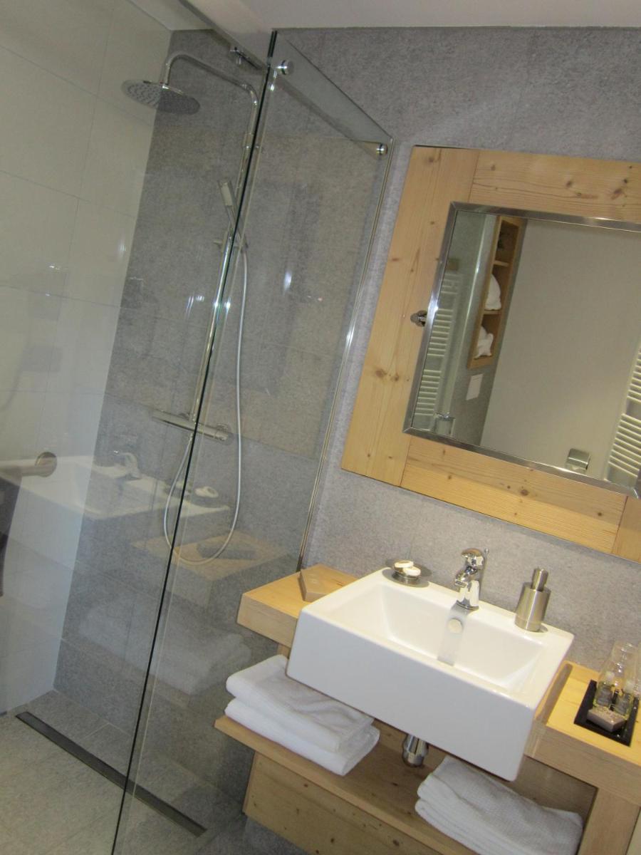 Salle de bains dans l'établissement Logis Hotel Gai Soleil