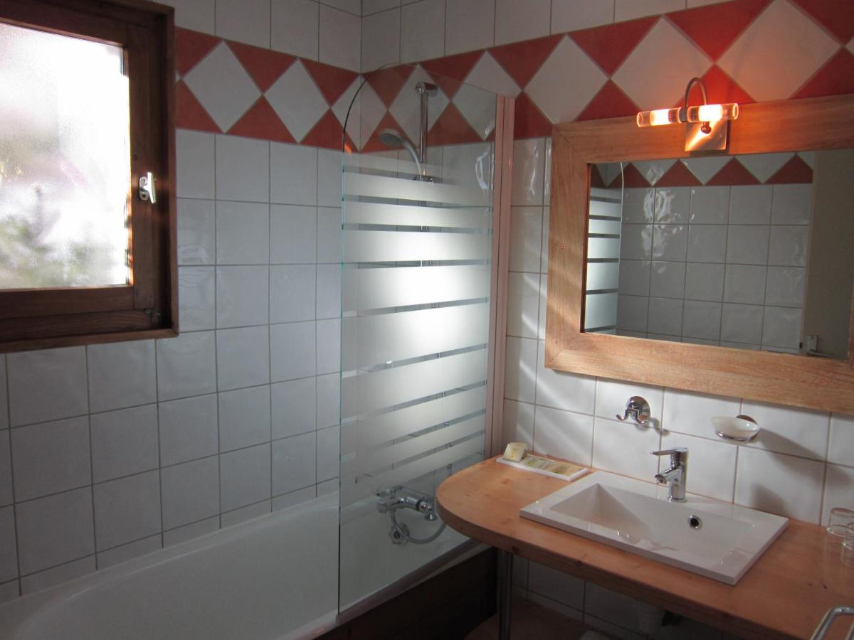 Salle de bains dans l'établissement Logis Hotel Gai Soleil