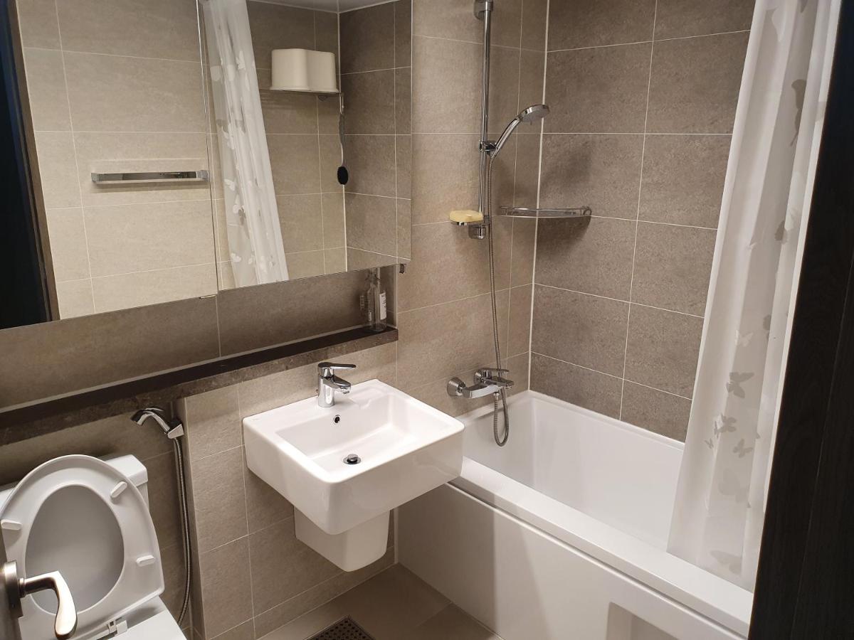 Female only shared apartment - Housity