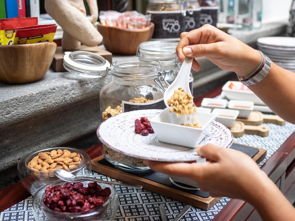 Comida en o cerca de este hotel