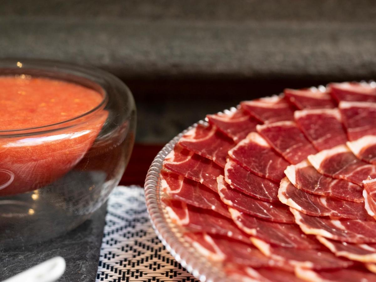 Comida en o cerca de este hotel