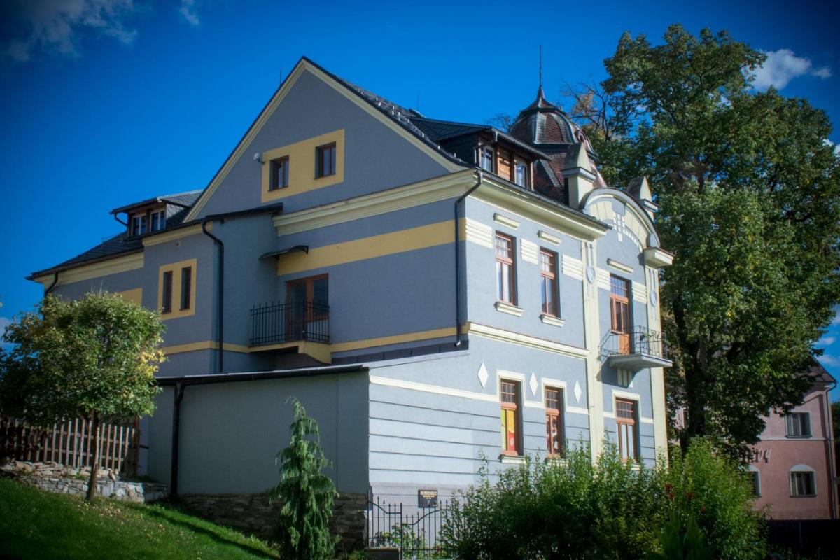 Penzion U školy - Housity