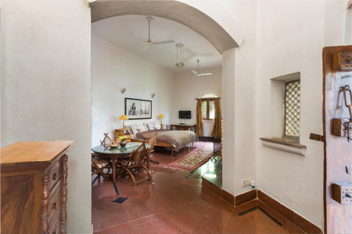 Hostie Chinar Haveli - Heritage home with Pool, Gurgaon - Housity