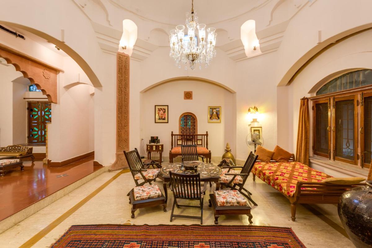 Hostie Chinar Haveli - Heritage home with Pool, Gurgaon - Housity