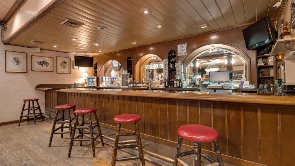 Extend -a- Suites Phoenix Airport - Housity