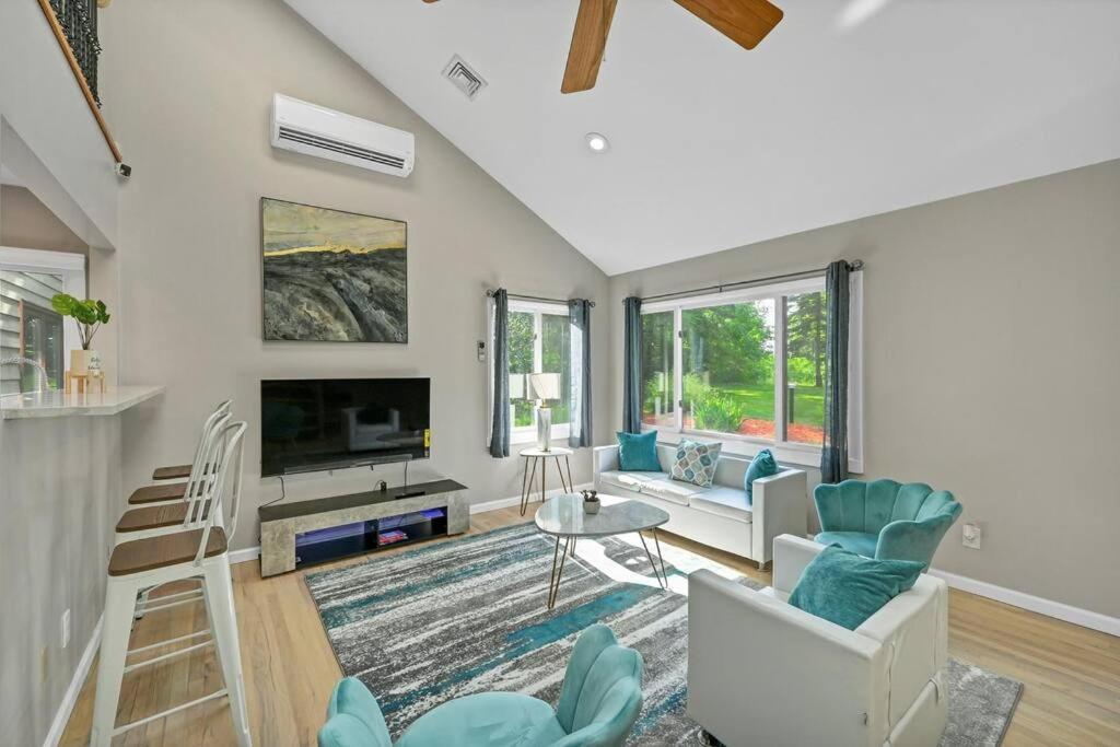 Luxurious Villa with pool spa arcade room and more - Housity