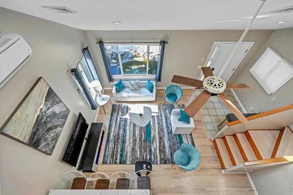 Luxurious Villa with pool spa arcade room and more - Housity