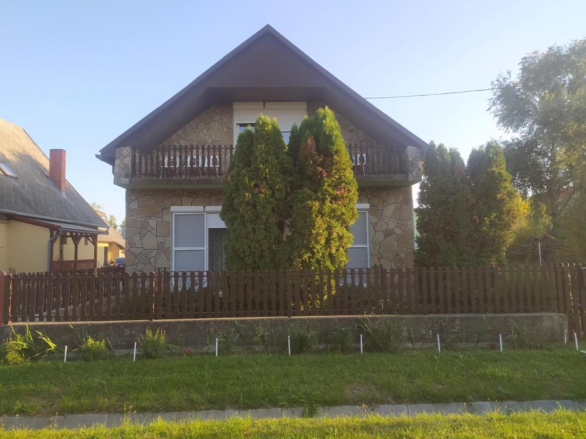Etus Vendégház - Housity