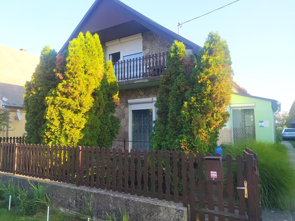 Etus Vendégház - Housity