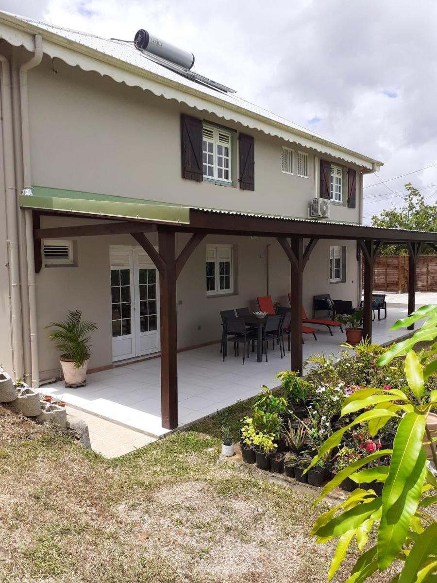 Appartement charmant, Saint-Esprit, 40 m², vue sur la montagne. - Housity