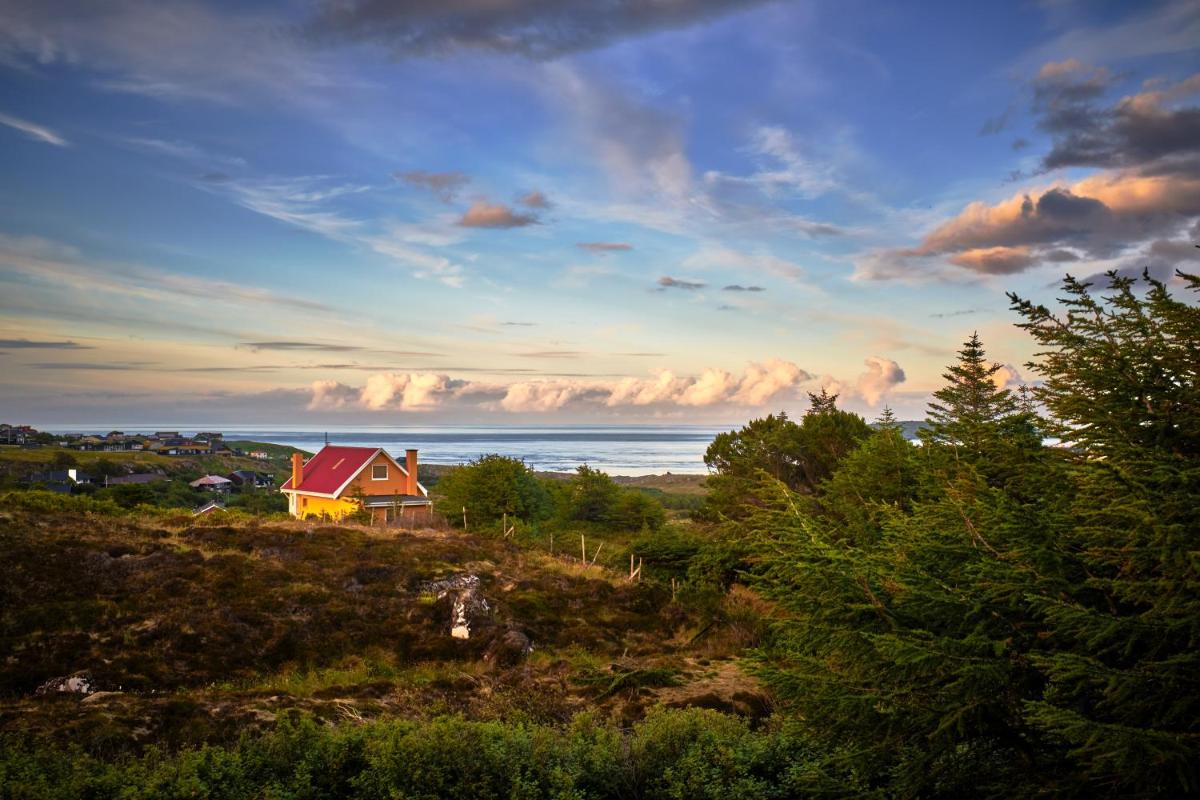 Red Robin - Vacation homes next to Svartifossur waterfall - Housity