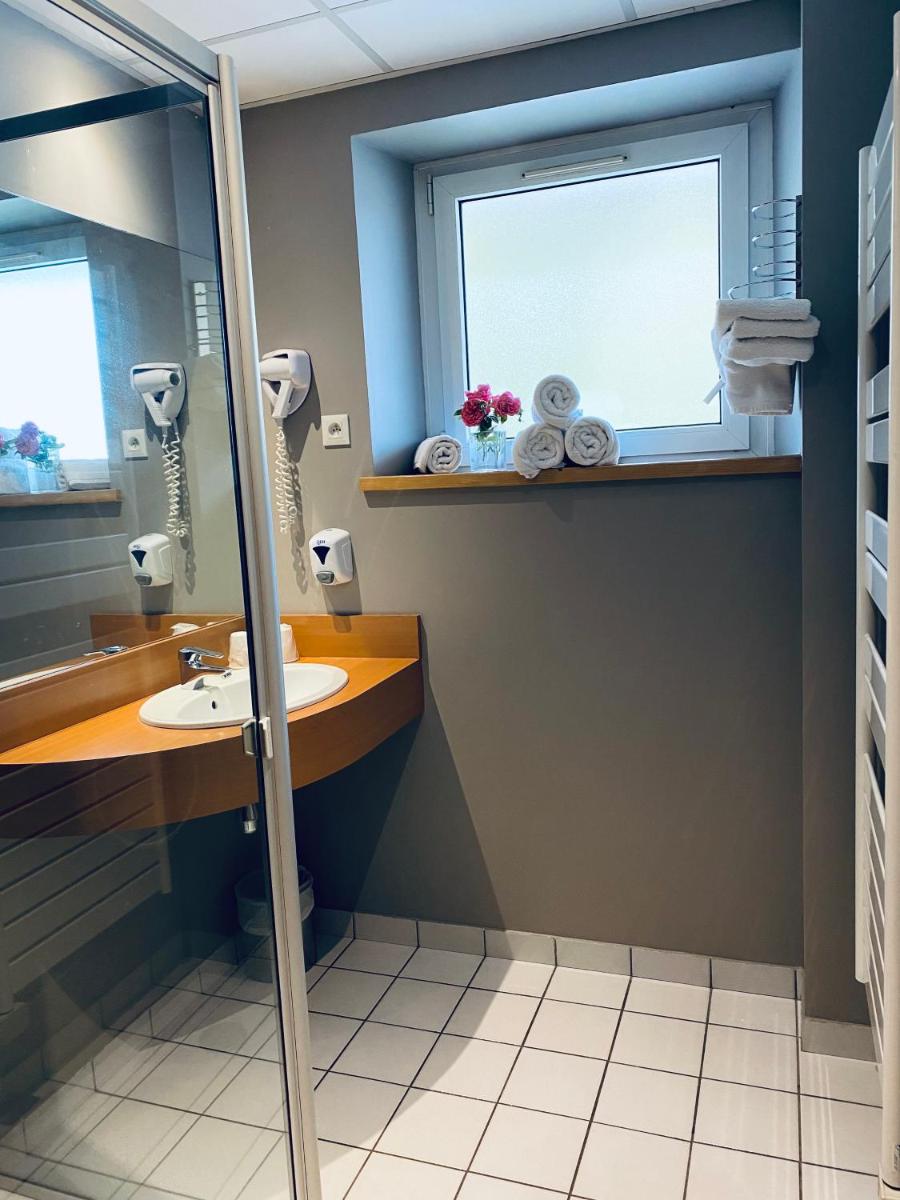 Salle de bains dans l'établissement Les Reflets du Lac