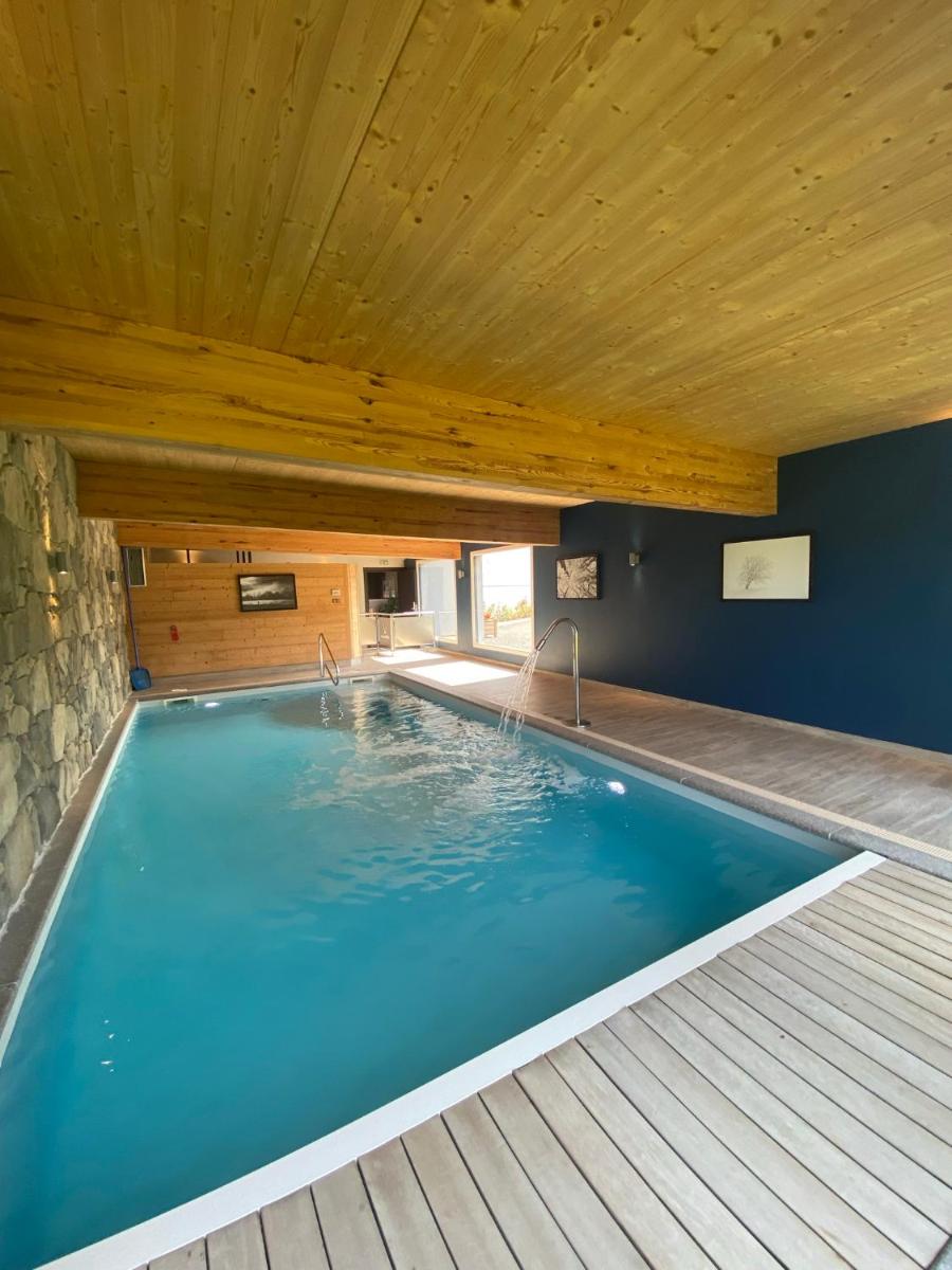 Piscine de l'établissement Les Reflets du Lac ou située à proximité