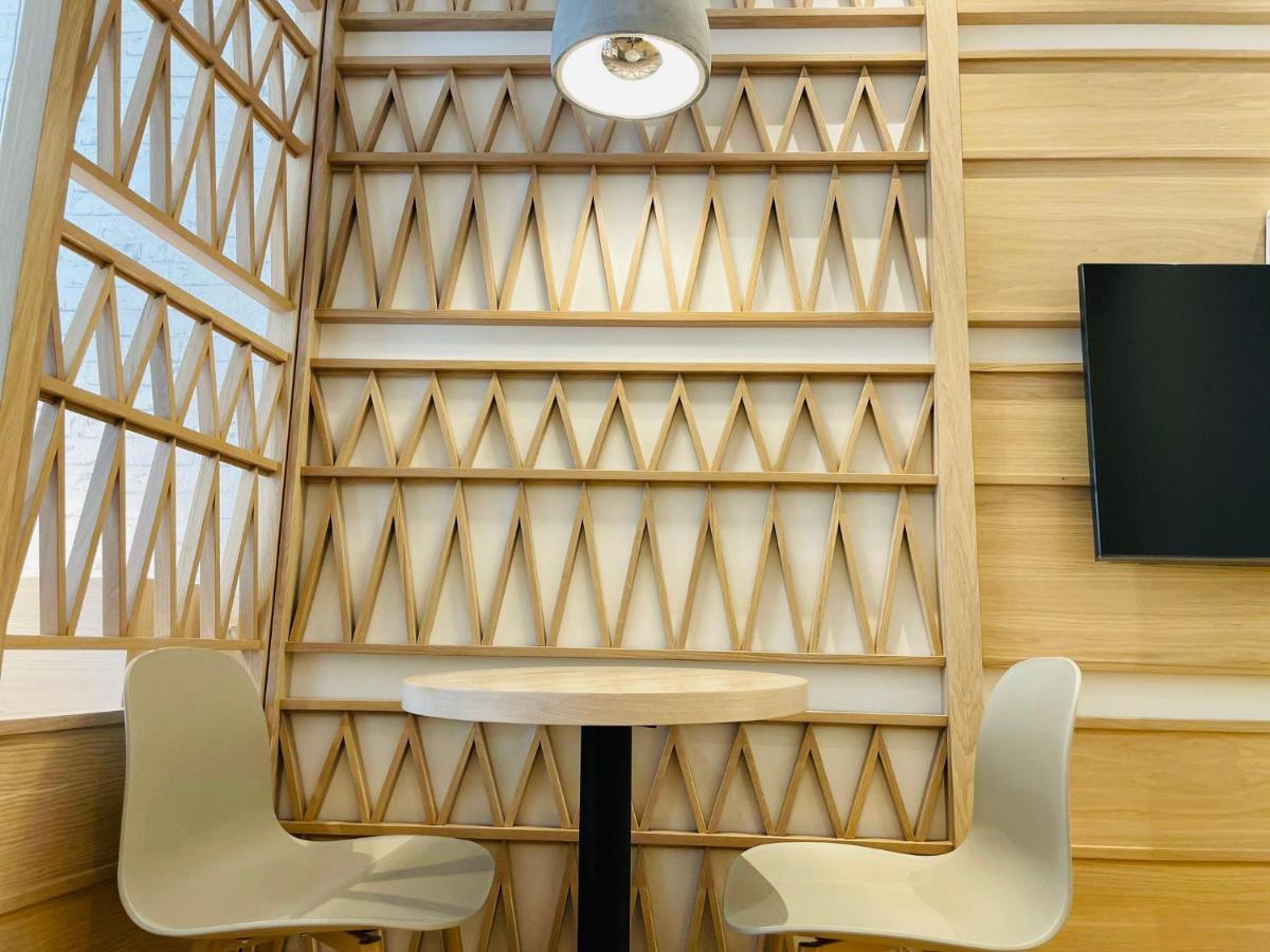 ZEUS DESIGN Compact City Aparmtent - Housity