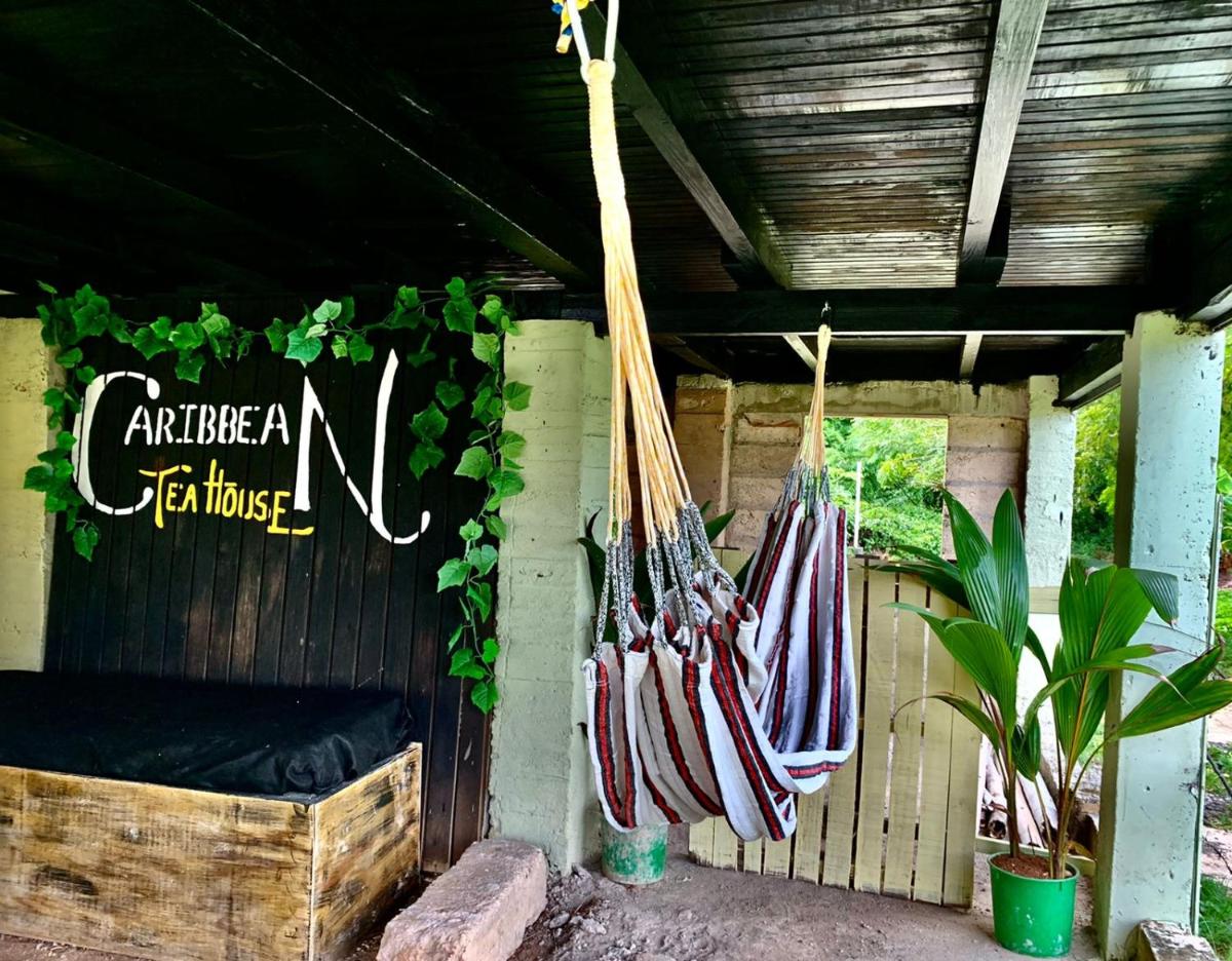 Carib Tea House cerca la playa - Housity