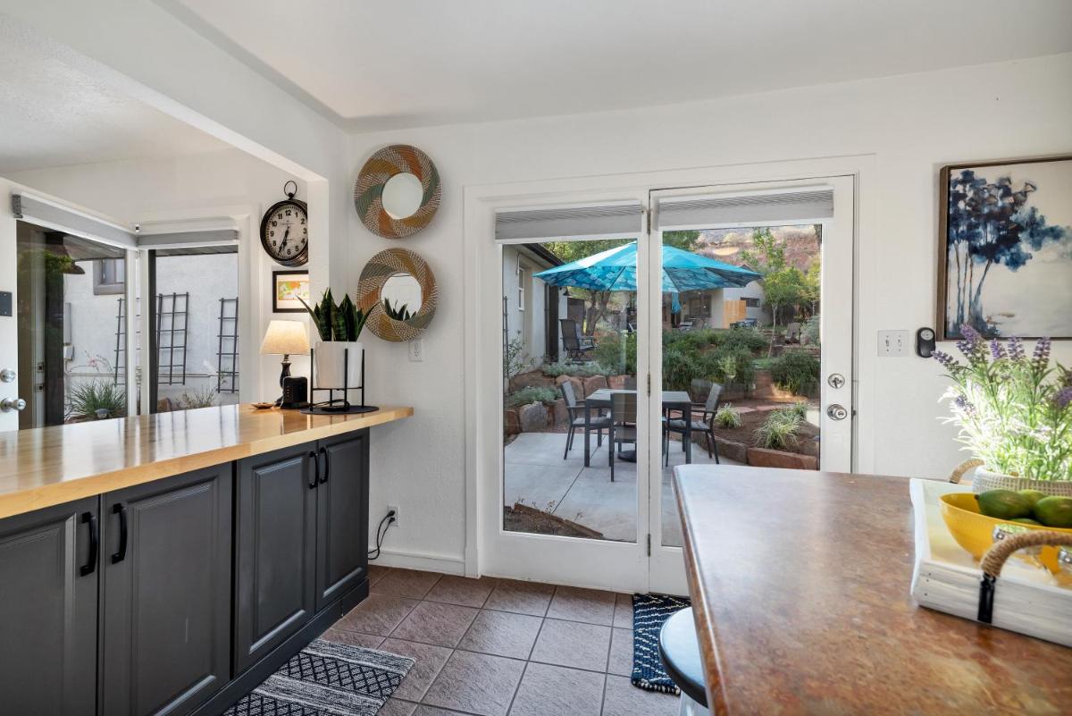 Red Rock Inn Cottages - Housity