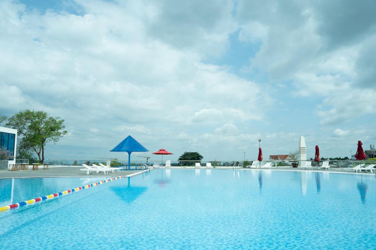 Elephants Hotel - Hizvo