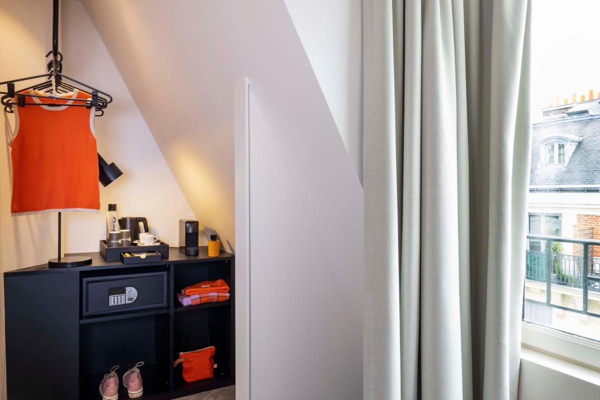 Cuisine ou kitchenette dans l'établissement Le 12 Hôtel