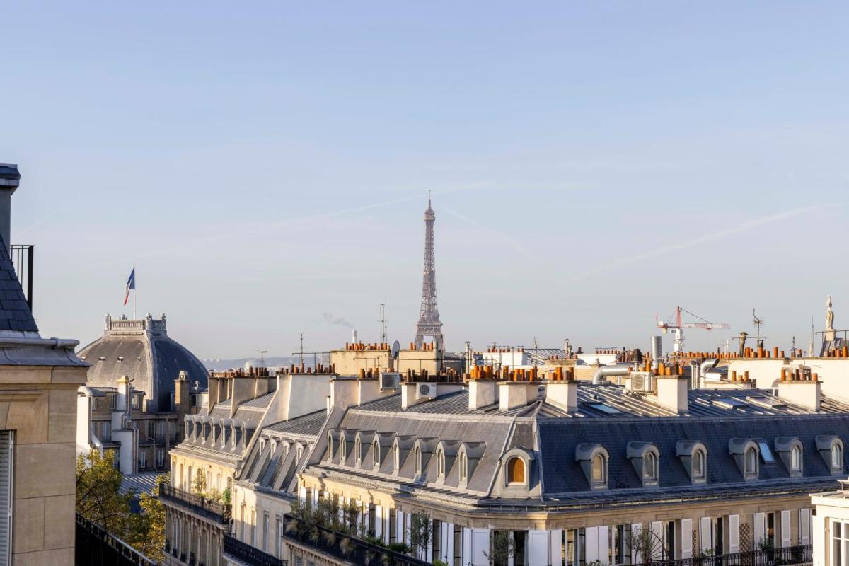 Vue générale sur Paris ou vue de la ville depuis l'hôtel