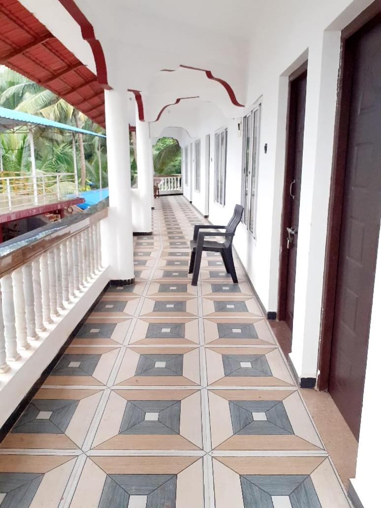 Oasis Beach Resort - Housity