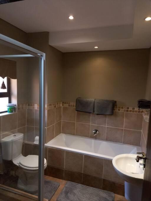 Best overnight with free WiFi. Modern & private - Housity