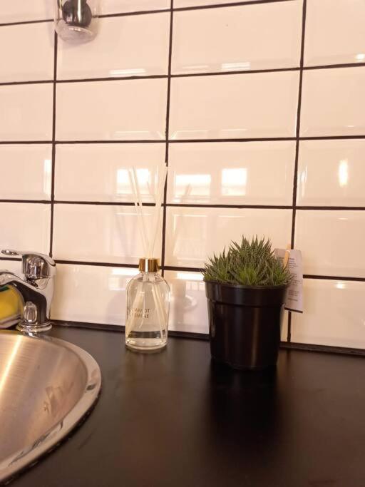 Best overnight with free WiFi. Modern & private - Housity